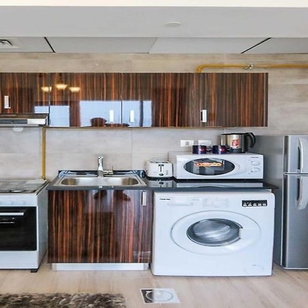 Oyo 860 Studio Apartment, Maya Tower 4, Jumeirah Village Triangle ドバイ エクステリア 写真