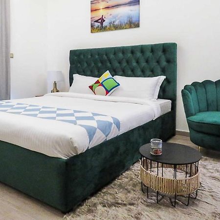 Oyo 860 Studio Apartment, Maya Tower 4, Jumeirah Village Triangle ドバイ エクステリア 写真