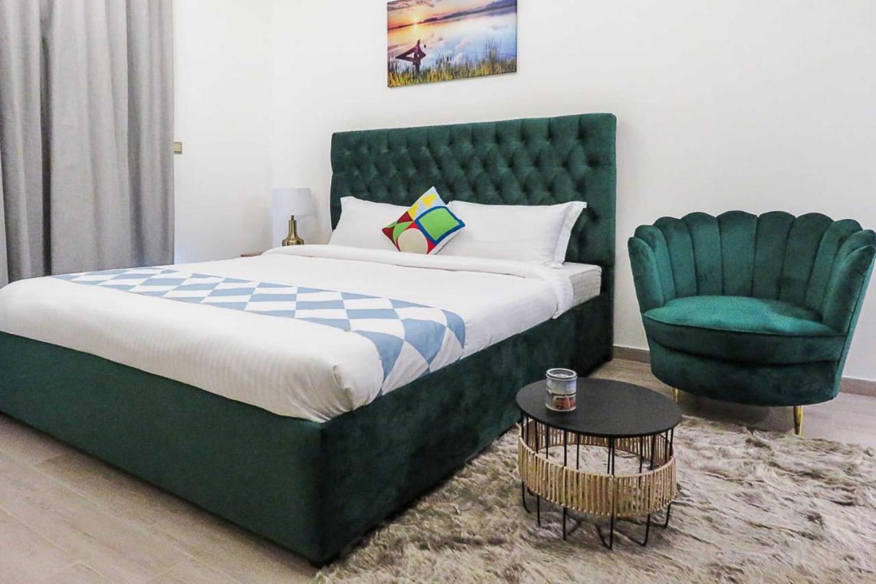 Oyo 860 Studio Apartment, Maya Tower 4, Jumeirah Village Triangle ドバイ エクステリア 写真
