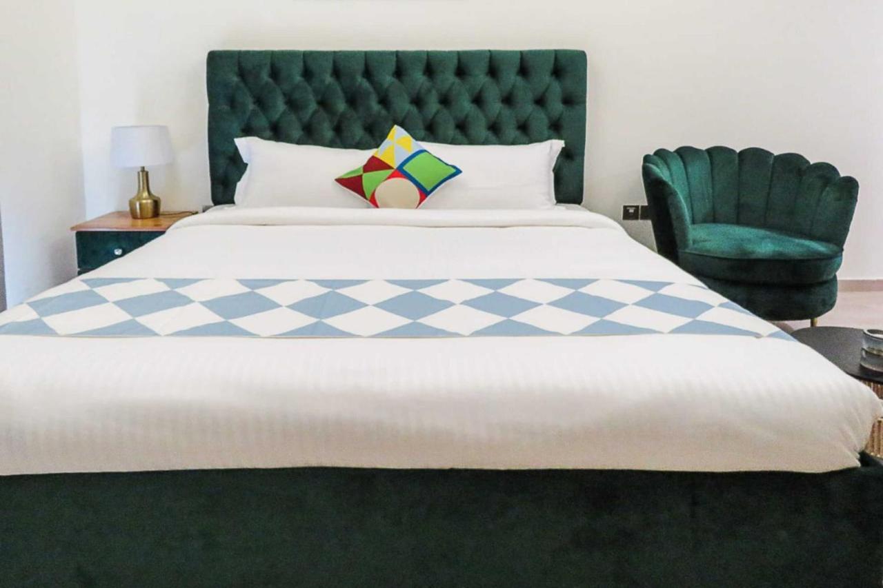 Oyo 860 Studio Apartment, Maya Tower 4, Jumeirah Village Triangle ドバイ エクステリア 写真