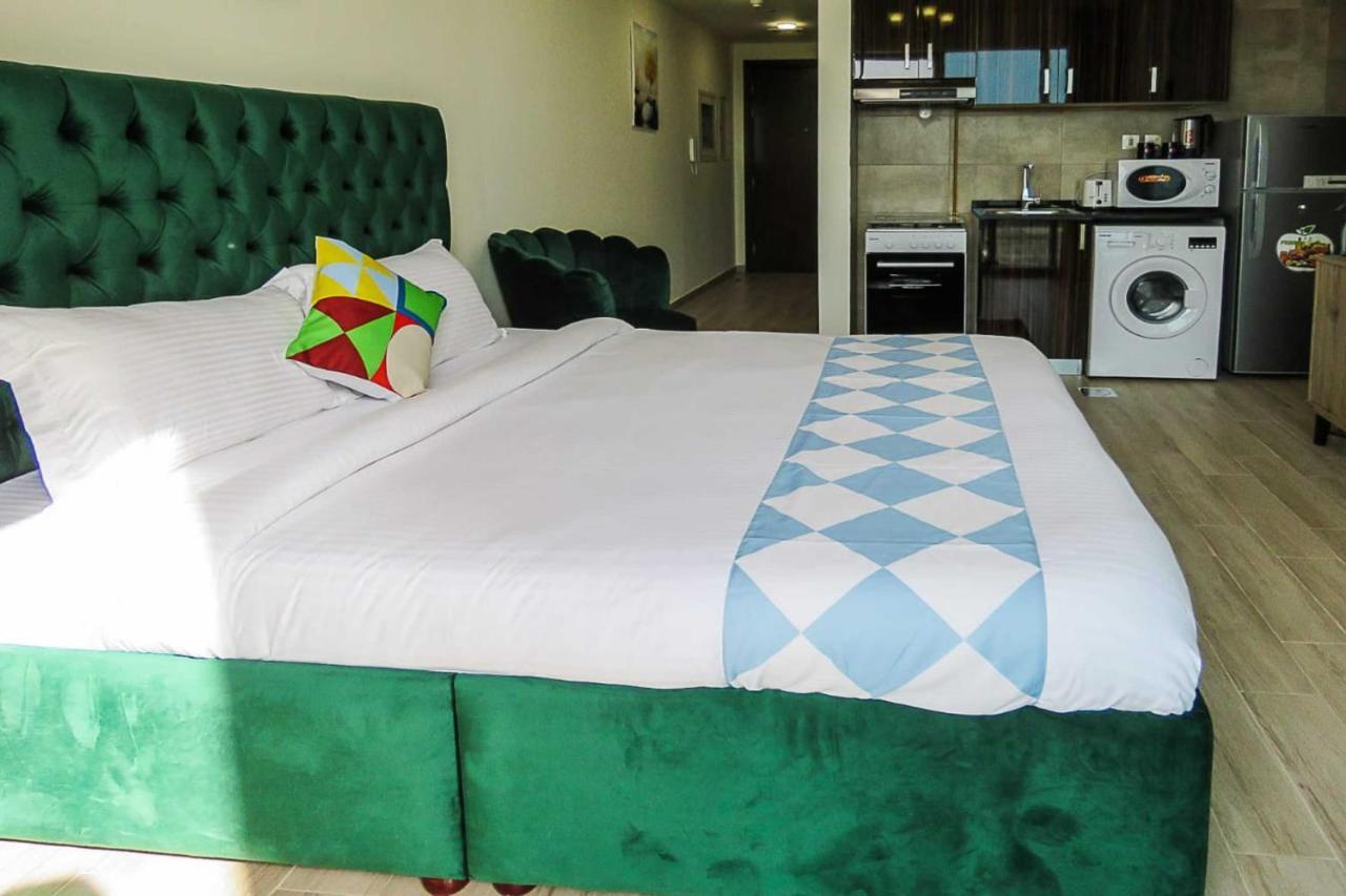 Oyo 860 Studio Apartment, Maya Tower 4, Jumeirah Village Triangle ドバイ エクステリア 写真