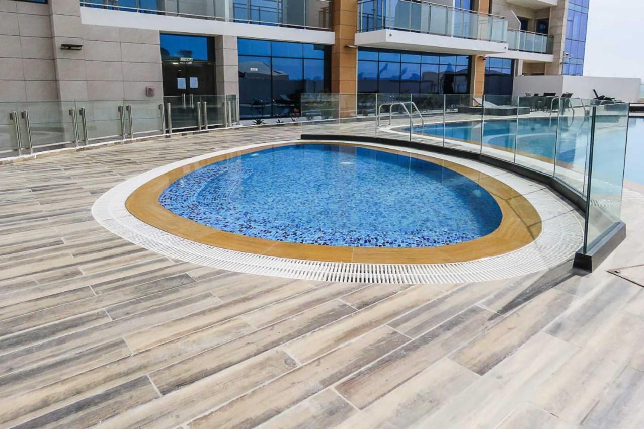 Oyo 860 Studio Apartment, Maya Tower 4, Jumeirah Village Triangle ドバイ エクステリア 写真